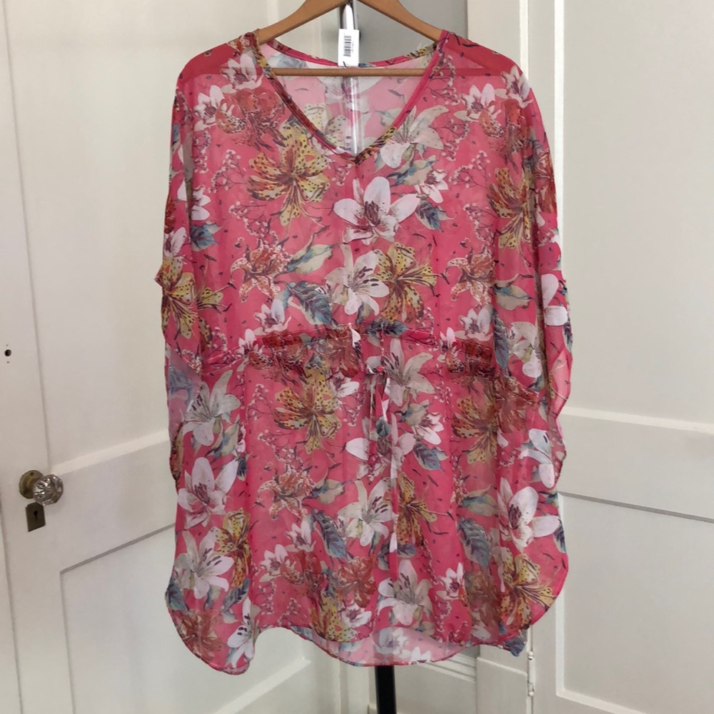 Women’s nwt floral beach coverup hibiscus flowers one size